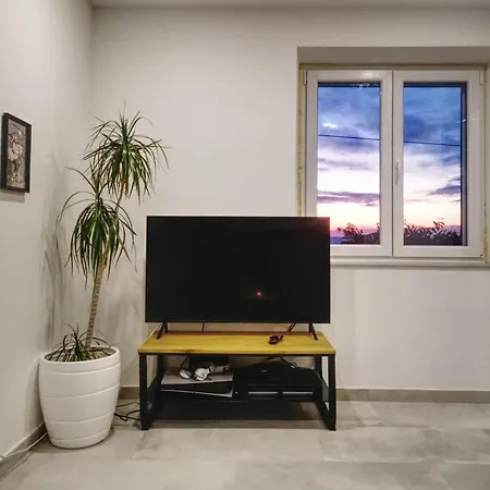 Iva Apartman *