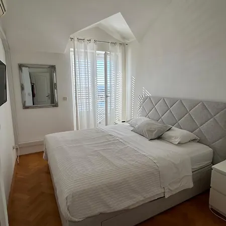 Iva Apartman *